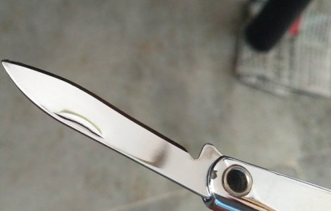 Tanara de 23 de ani, injunghiata in spital, unde se afla cu fetita sa bolnava de rujeola