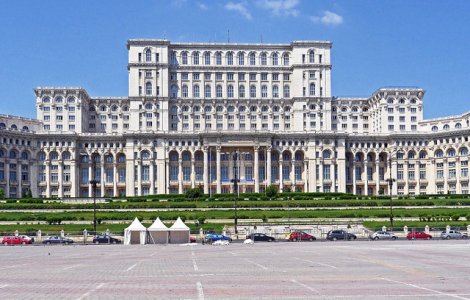 PNL cheama cetatenii sa faca un lant uman in jurul Palatului Parlamentului in timpul dezbaterii motiunii de cenzura