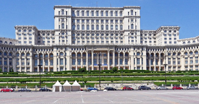 PNL cheama cetatenii sa faca un lant uman in jurul Palatului Parlamentului in timpul dezbaterii motiunii de cenzura