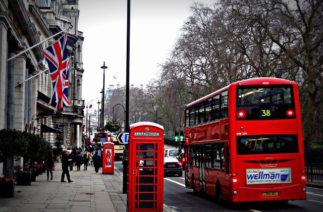Guvernul britanic a redus estimarile de crestere economica si se va imprumuta mai mult in perspectiva Brexit