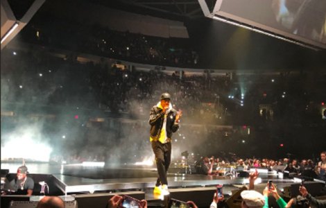 Gestul facut de rapperul Jay-Z, in timpul unui concert