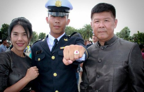 Familia unui cadet thailandez cere explicatii oficialilor militari, dupa moartea tanarului de 18 ani