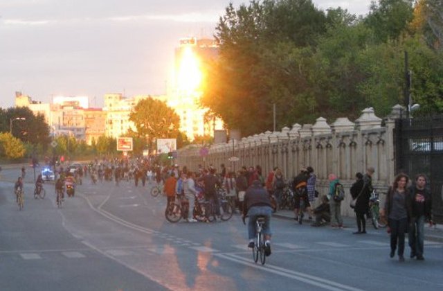5.000 de persoane protesteaza la Palatul Parlamentului