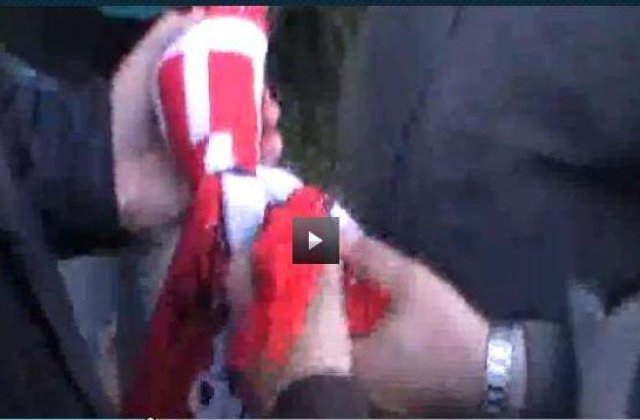 [VIDEO] Dovada: Torte in fularele aruncate dinamovistilor