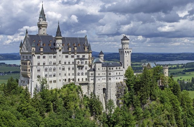 10 cele mai impresionante castele ale Europei. Pe ce loc este castelul Bran