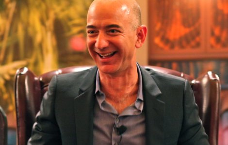 Averea lui Jeff Bezos a depasit in premiera 100 de miliarde de dolari