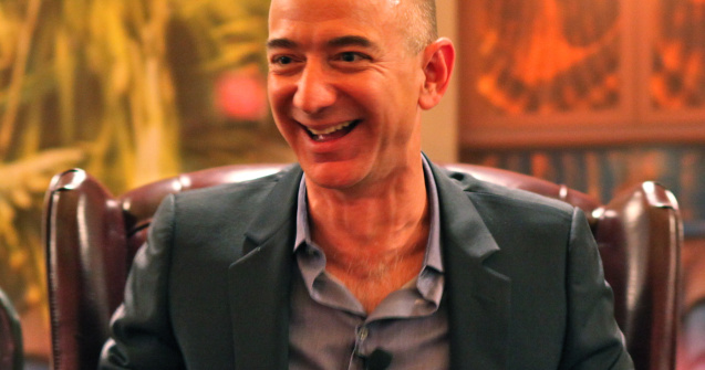 Averea lui Jeff Bezos a depasit in premiera 100 de miliarde de dolari