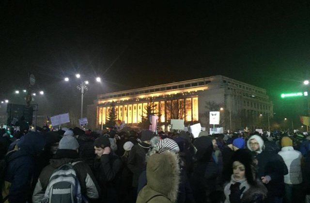 Proteste masive fata de modificarile legilor justitiei: "Justitie, nu coruptie!"