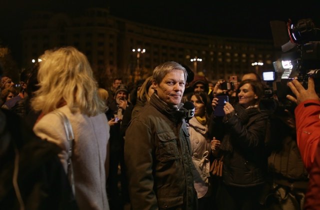 Ciolos, la protest: Noi ne razboim pe legile justitiei