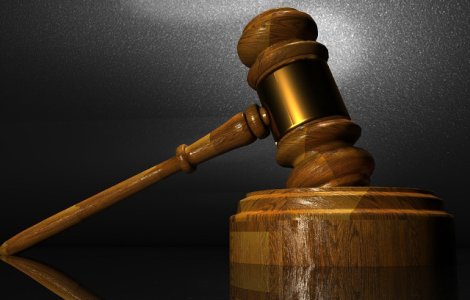 Comisia parlamentara speciala pentru legile justitiei reia astazi dezbaterile privind statutul judecatorilor si procurorilor