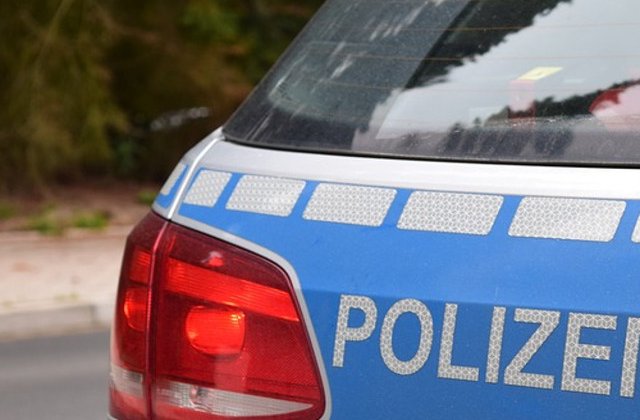 Un barbat a intrat cu masina in pietoni, in fata unui club din Germania