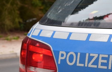 Un barbat a intrat cu masina in pietoni, in fata unui club din Germania