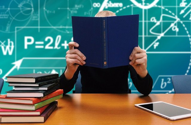 7 cele mai absurde reguli interne ale scolilor din toata lumea