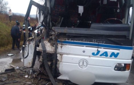 Maramures: Accident intre un autobuz cu 50 de persoane si un TIR. A fost activat Planul Rosu de interventie