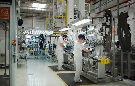 Posturi vacante: francezii de la Faurecia cauta 110 muncitori pentru fabrica de scaune auto din judetul Sibiu