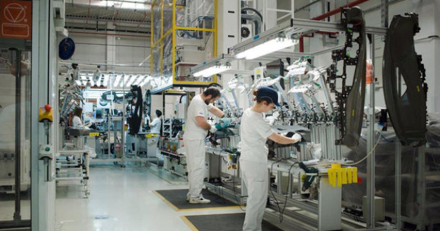 Posturi vacante: francezii de la Faurecia cauta 110 muncitori pentru fabrica de scaune auto din judetul Sibiu