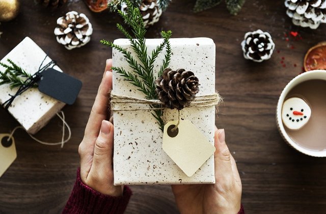 6 idei de cadouri de Secret Santa pentru colegi
