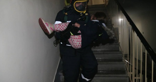 Aproximativ 50 de locatari au fost evacuati dintr-un bloc din Bucuresti, in urma unui incendiu