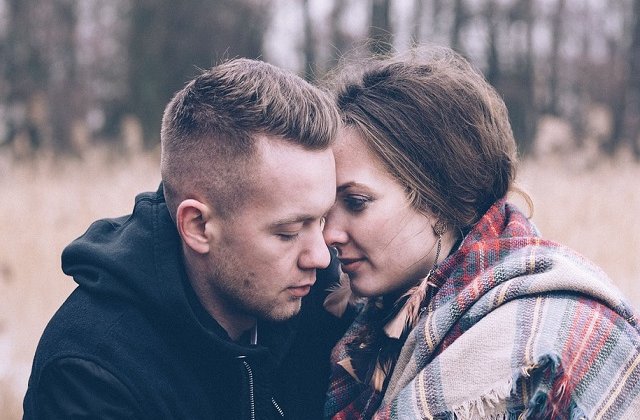 Observa-le din timp. 5 semne ca partenerul nu te mai iubeste