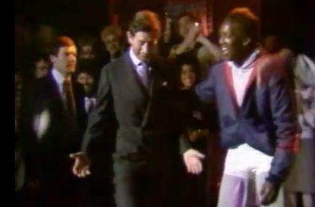 [VIDEO] Vrei sa dansezi breakdance? Printul Charles te invata!