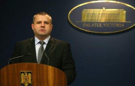 Botis si-a bagat si mama de 60 de ani in afaceri