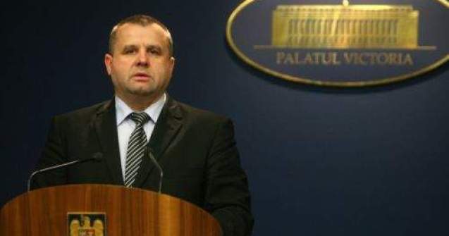 Botis si-a bagat si mama de 60 de ani in afaceri