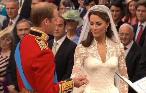  Top  Ce se poarta la nunta regala?