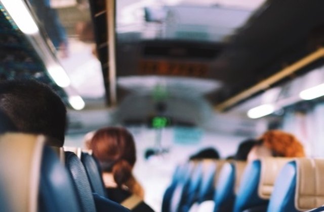 Sute de oameni au venit in Bucuresti, adusi cu autocarele de organizatiile PSD