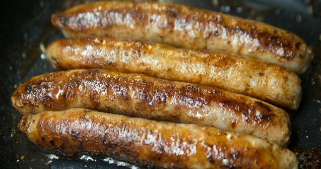 Iasi: Mii de oameni au stat la coada pentru o portie de fasole cu carnati