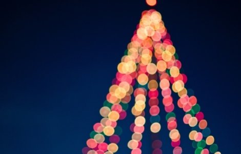 A fost aprins iluminatul festiv in Capitala. Peste 3 milioane de beculete, montate cu ocazia sarbatorilor de iarna