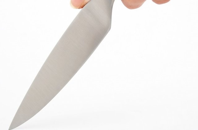 O femeie din Iasi si-a ucis sotul, infigandu-i un cutit in piept