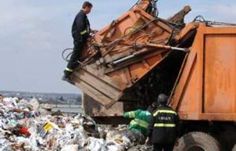 Un roman care locuieste la oras produce anual 340 de kg de deseuri