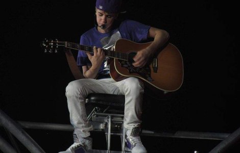  Video  Justin Bieber, atacat cu oua la un concert in Sydney