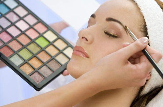 Tu stii ce contin produsele cosmetice?