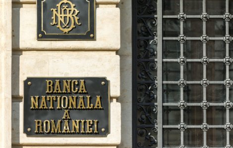 Cum sa nu pierzi bani cand schimbi lei in euro sau in orice alta moneda