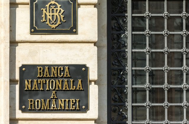 Cum sa nu pierzi bani cand schimbi lei in euro sau in orice alta moneda