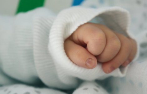 Un bebelus s-a trezit la cateva ore dupa ce a fost declarat mort