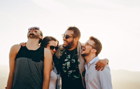  Top  Prietenii falsi sunt o piedica in calea fericirii tale. 5 semne prin care ii recunosti