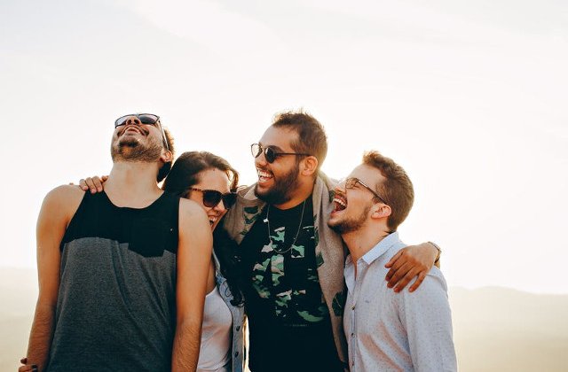 Prietenii falsi sunt o piedica in calea fericirii tale. 5 semne prin care ii recunosti