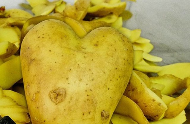Te fac bine! 6 moduri in care poti folosi banalele coji de cartofi