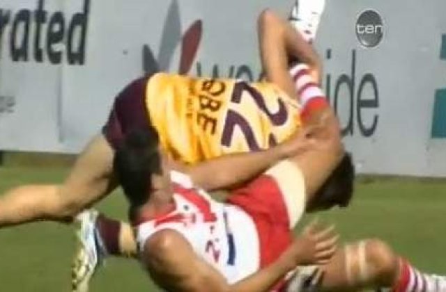 [VIDEO] Teribil: I-a rupt piciorul la fotbal!