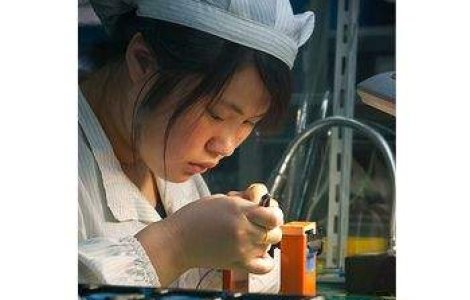 Angajatii Apple, "obligati" sa nu se sinucida!