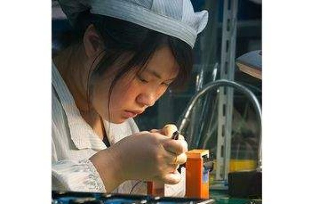 Angajatii Apple, "obligati" sa nu se sinucida!