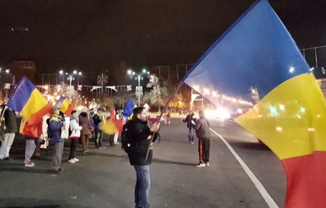 Noi proteste, anuntate la Parlament. Vlad Voiculescu: "O gasca de golani cu gura mare calaresc tara"