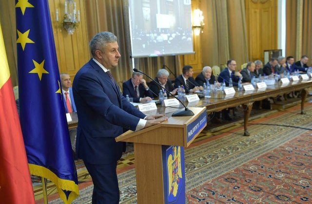 Dezbaterile comisiei speciale pentru legile justitiei, suspendate in cele trei zile de doliu national