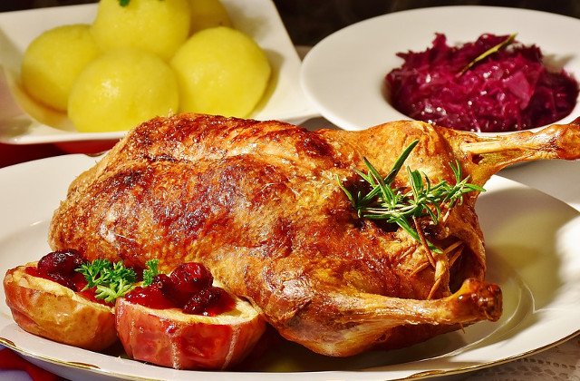 Cele mai mari greseli de alimentatie pe care le fac romanii in preajma sarbatorilor. Sfaturi de la un nutritionist