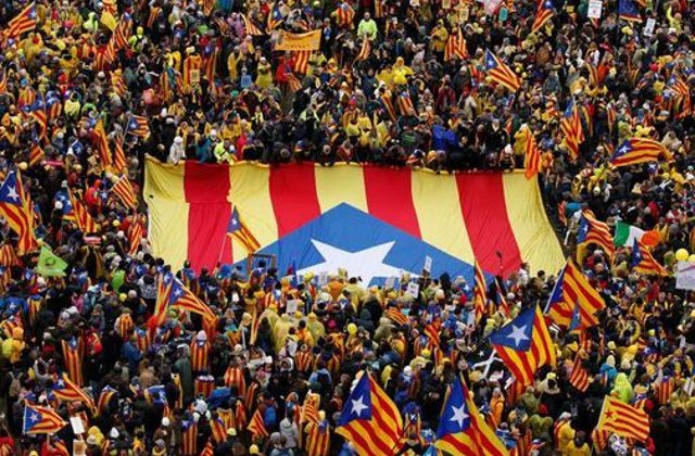 Peste 10.000 de catalani separatisti au iesit, joi, pe strazile din Bruxelles, pentru a cere ajutorul UE