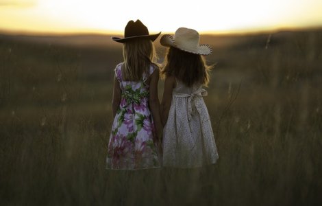 Doua fetite din Suceava au fost violate de concubinul mamei