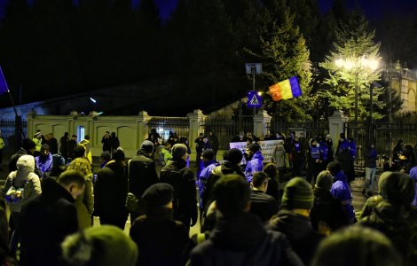 Noi proteste la Parlament si in mai multe orase din tara