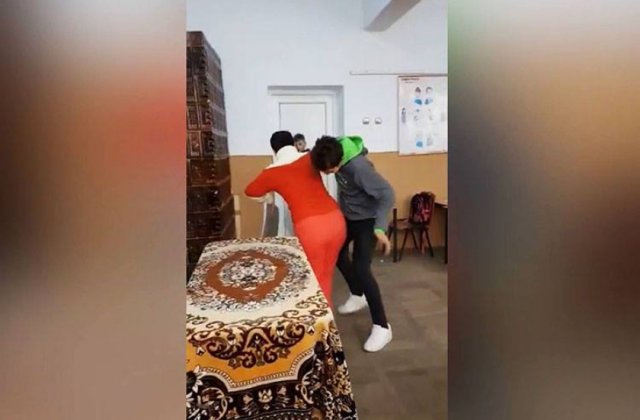 Teleorman: Elevul de clasa a opta care a agresat o profesoara a fost arestat preventiv / VIDEO